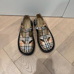 Burberry T-bar Shoes